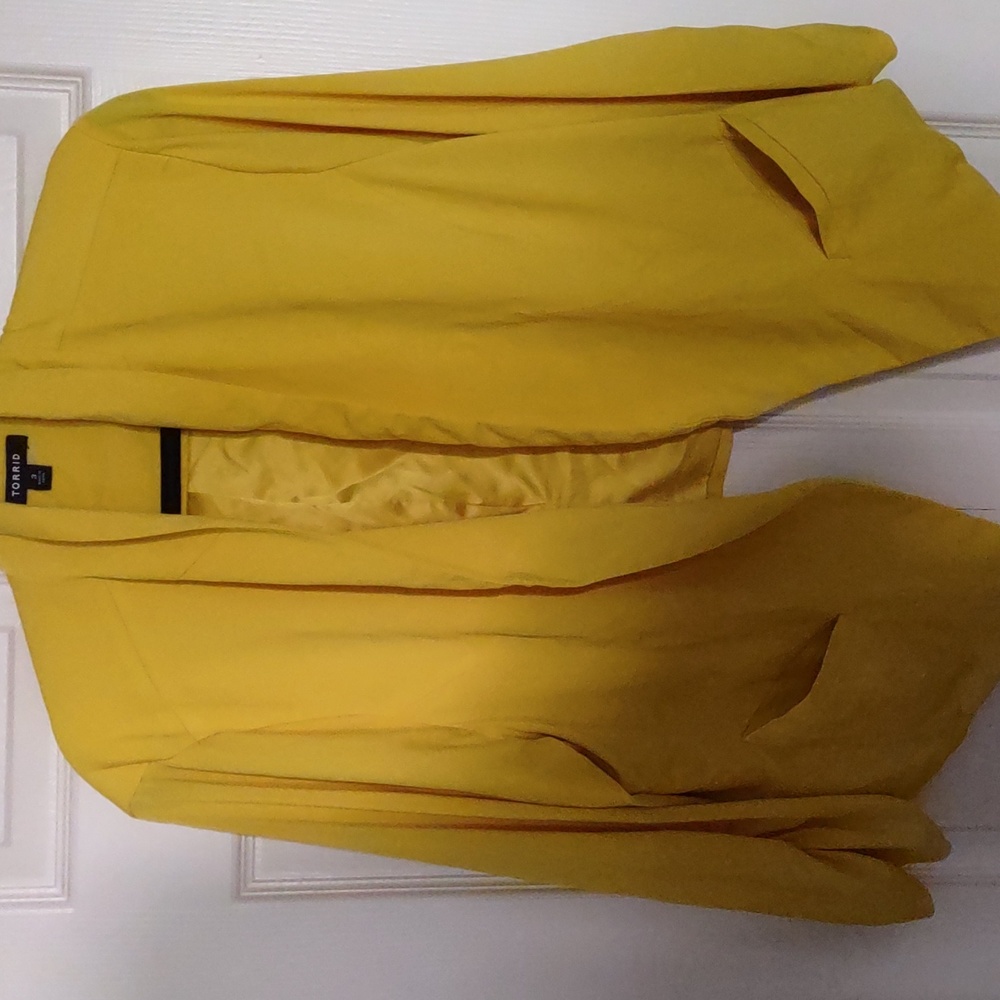 Yellow torrid cropped light Blazer